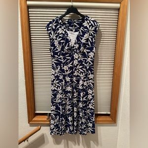 Woman’s sleeveless Dress